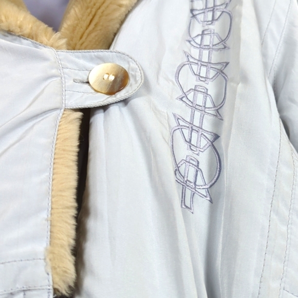 RARE! Vintage silver HEAD embroidered winter jacket with faux fur trim - Picture 8 of 15